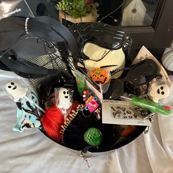 Spooky Girl Mystery Box ππ»π¦ - Picture 4 of 4